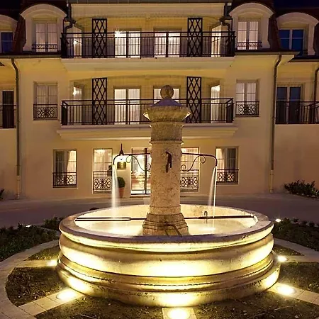 Medicis 3* Beaune (Cote d'Or)