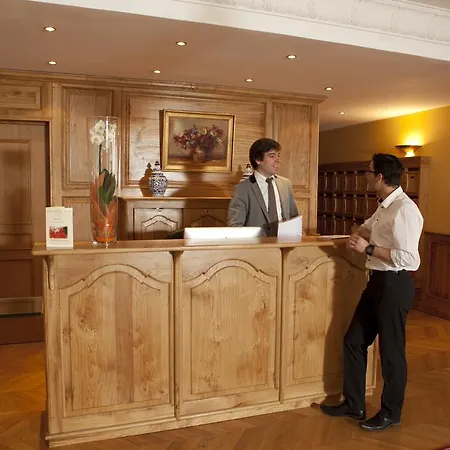 Medicis מלון דירות 3*