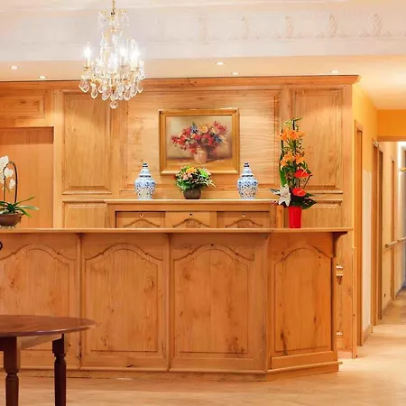 Medicis Aparthotel 3*