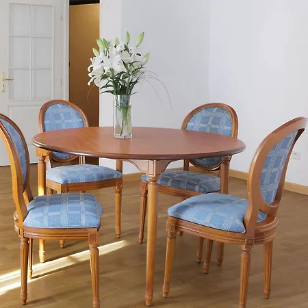 Medicis Aparthotel 3*