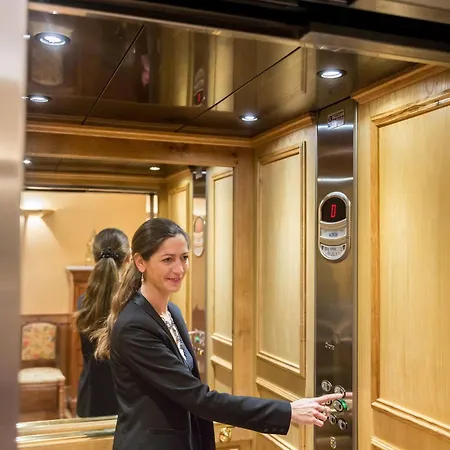 Medicis Aparthotel